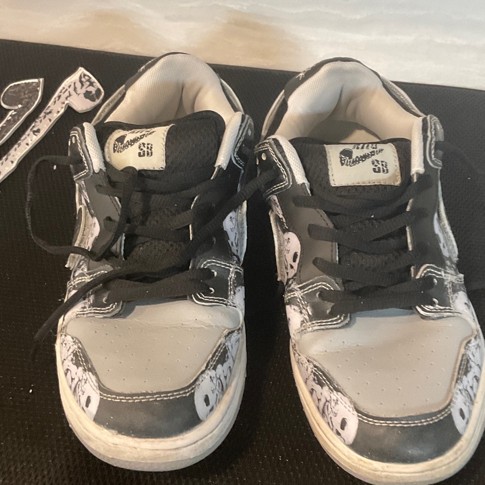 Nike Sneakers in Black and Gray